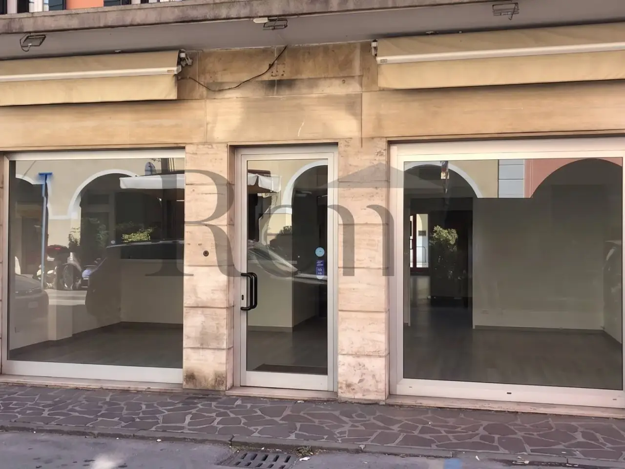 Negozio in Zona Via Manzoni 58, Treviso, {3} - Foto 1