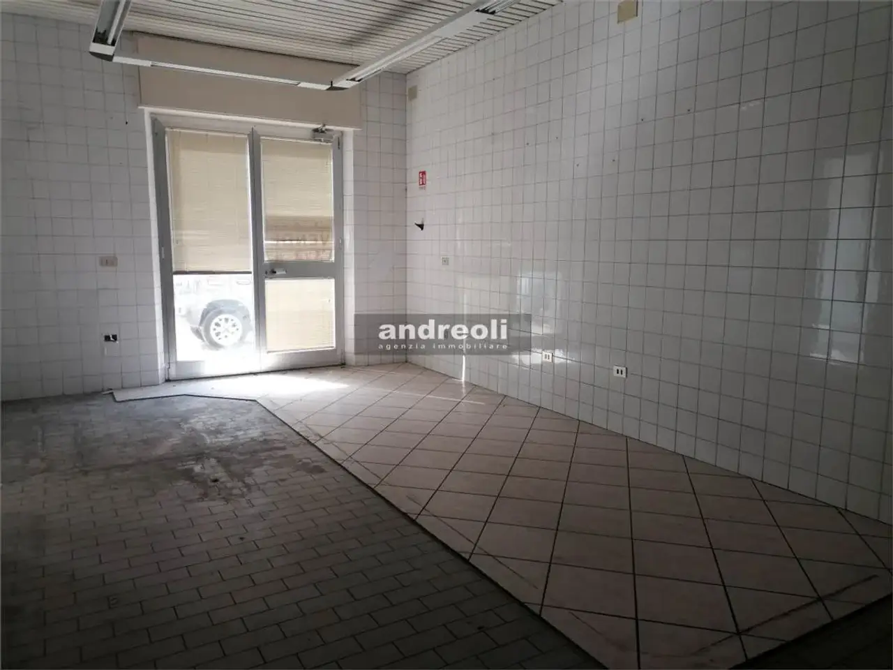 Laboratorio in , Jesi, {3} - Foto 1