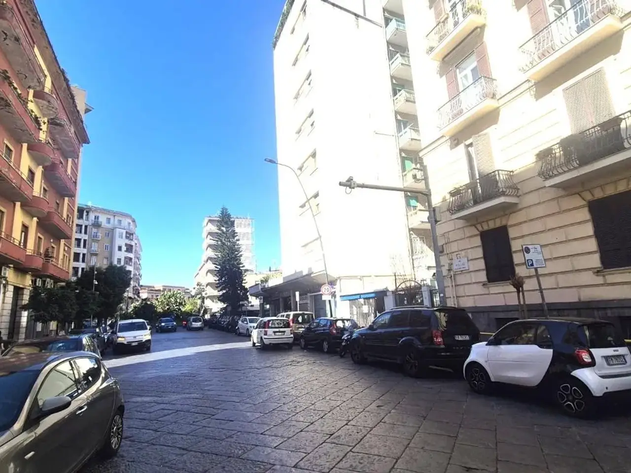 Negozio in Viale Michelangelo 32, Napoli, {3} - Foto 2