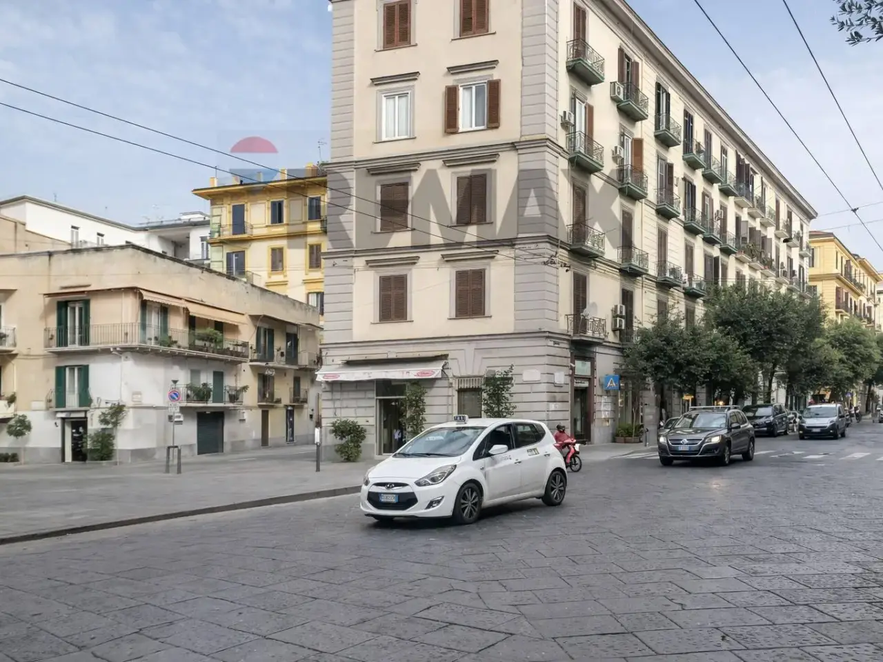 Negozio in Via Carlo Pisacane 29, Napoli, {3} - Foto 2