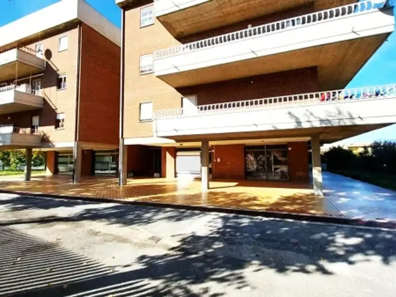 Negozio in Via Santo Pietro, Foligno, {3} - Foto 1