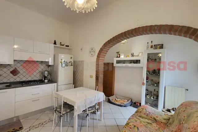 3-room flat in Vicolo Mincio, Cecina - Photo 1