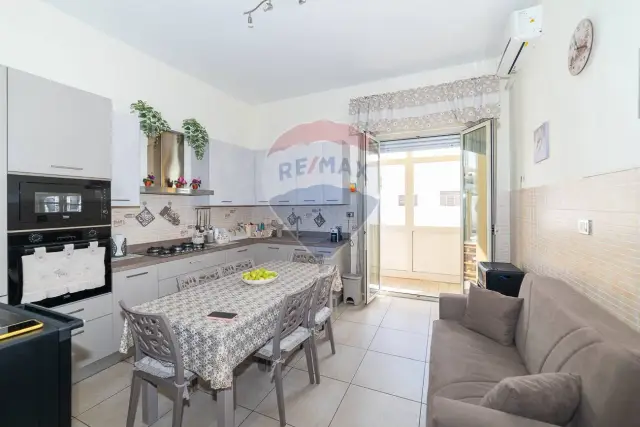 4-room flat in Via Francesco Guglielmino 5, Aci Catena - Photo 1