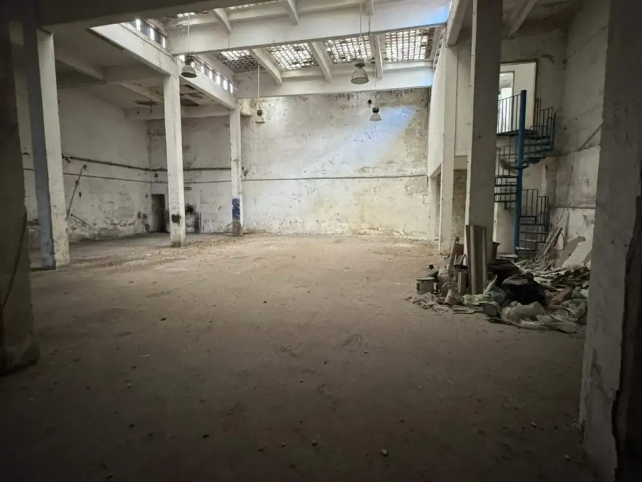 Laboratorio in Via Ponti Rossi 180, Napoli, {3} - Foto 1