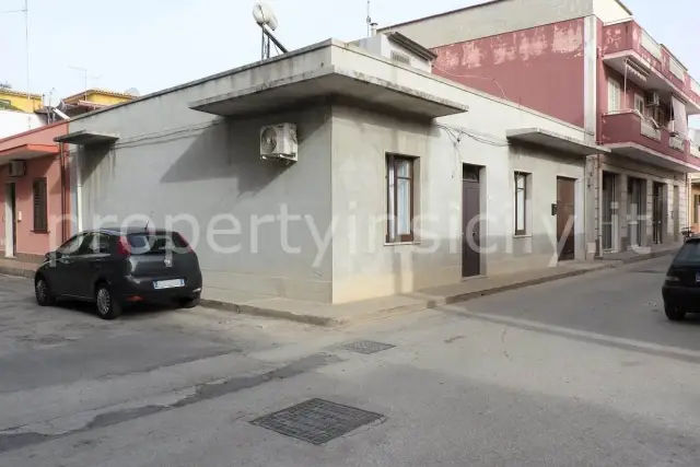 Detached house in Via dei Castagni, Siracusa - Photo 1