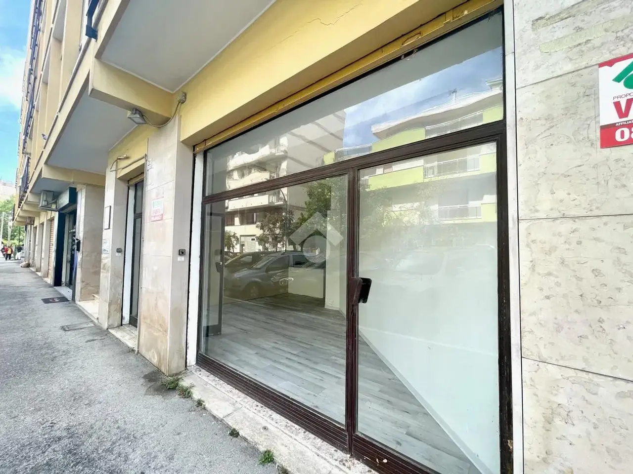 Negozio in Via Tommaso da Celano 19, Pescara, {3} - Foto 2