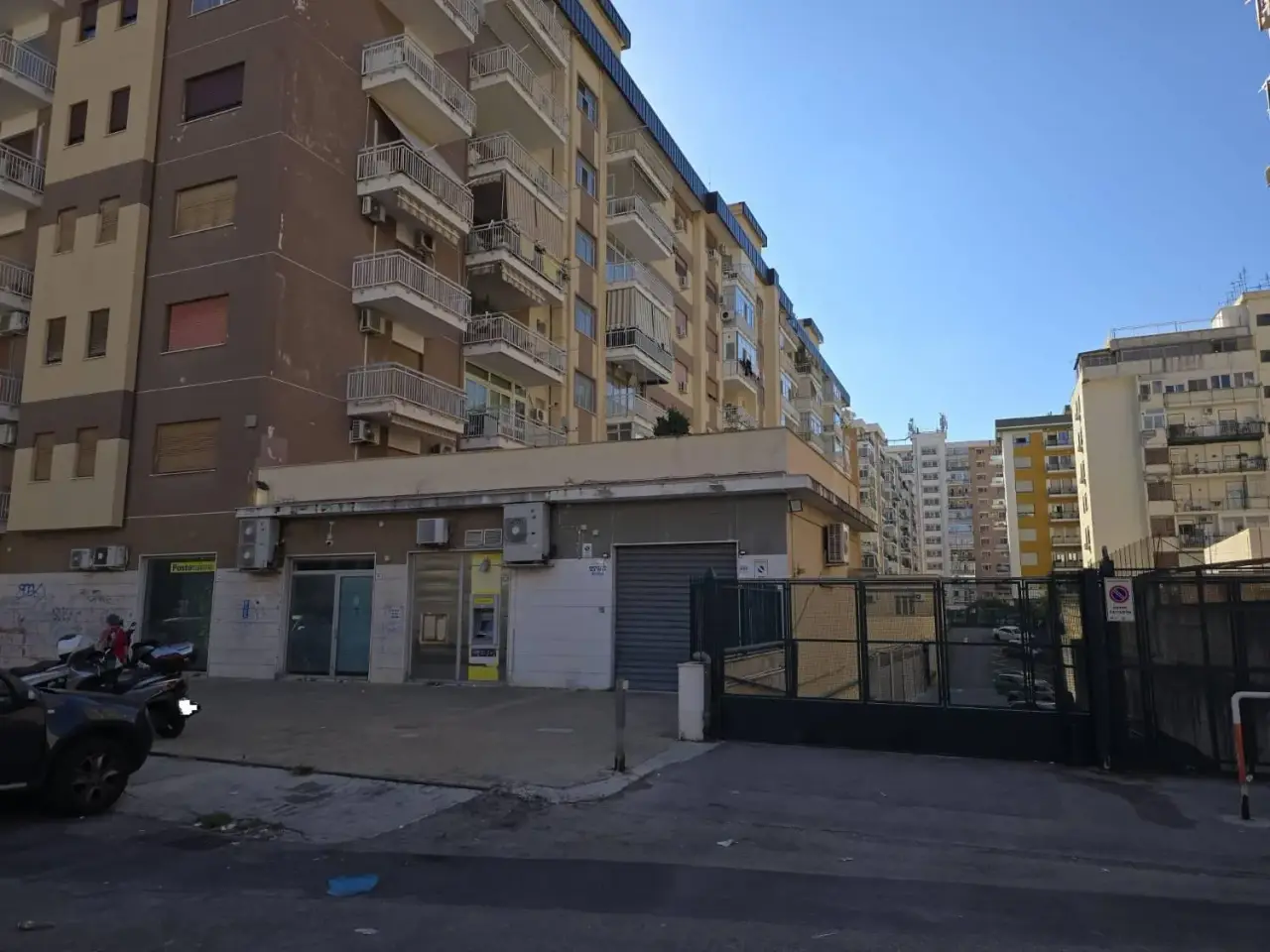 Negozio in Via Lussemburgo 100, Palermo, {3} - Foto 1