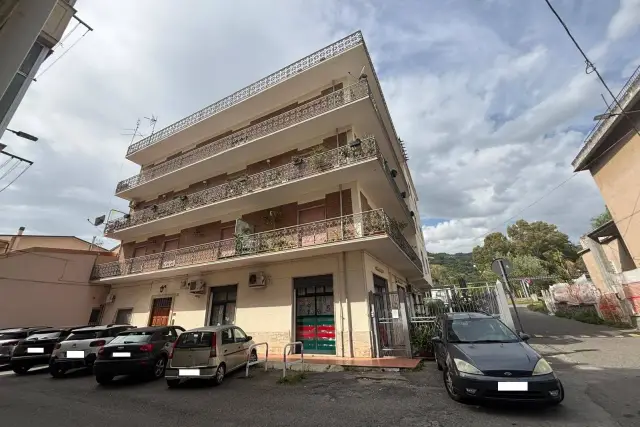 Trilocale in Via dei Giardini 85, Lamezia Terme - Foto 1