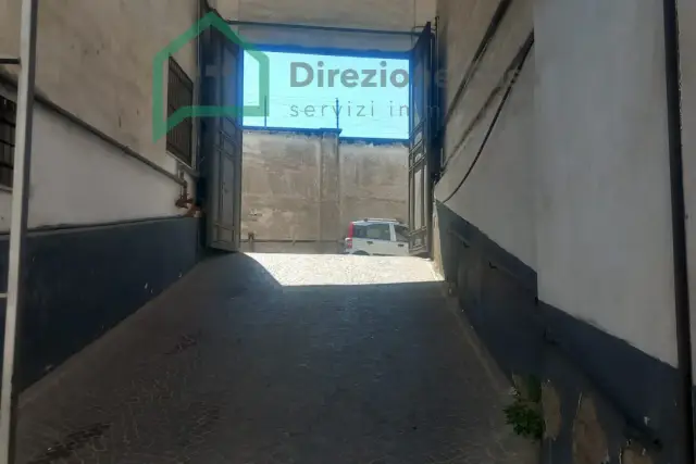 Geschäft in Via Piazzolla al Trivio, Napoli - Foto 1