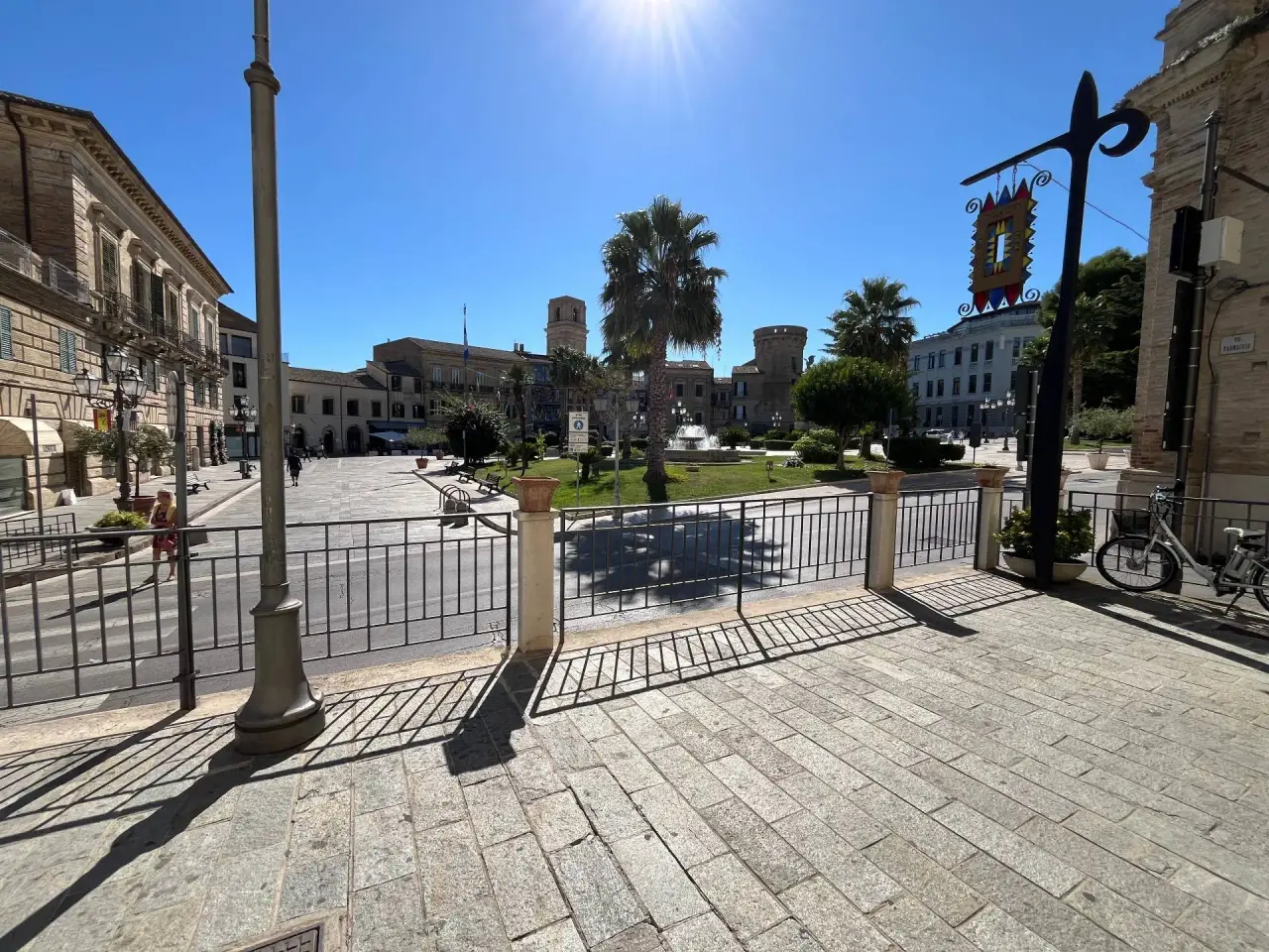 Negozio in Piazza Rossetti, Vasto, {3} - Foto 1