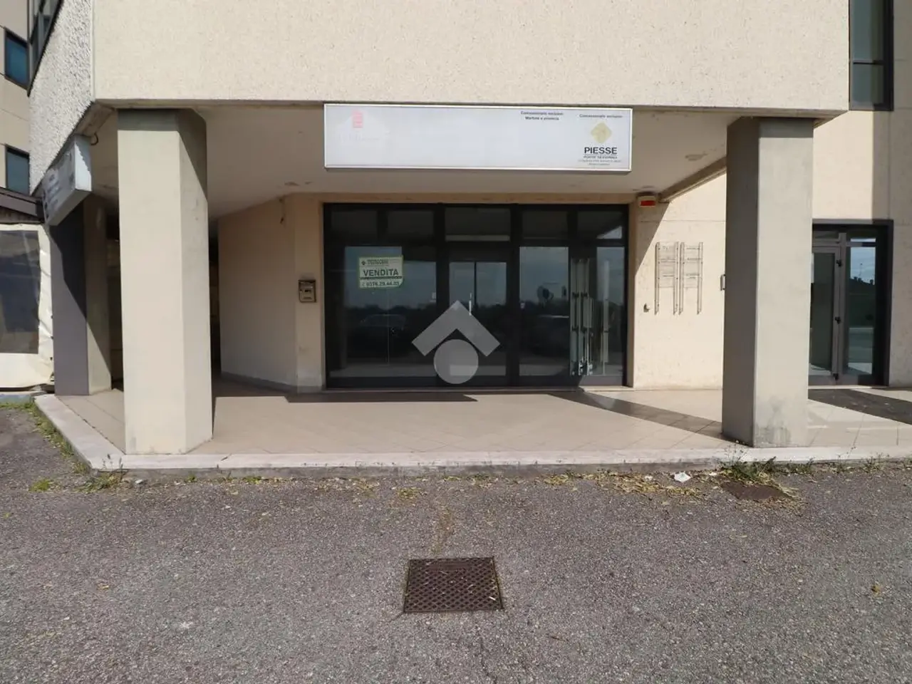 Negozio in Via Unione Europea 22, Marmirolo, {3} - Foto 2