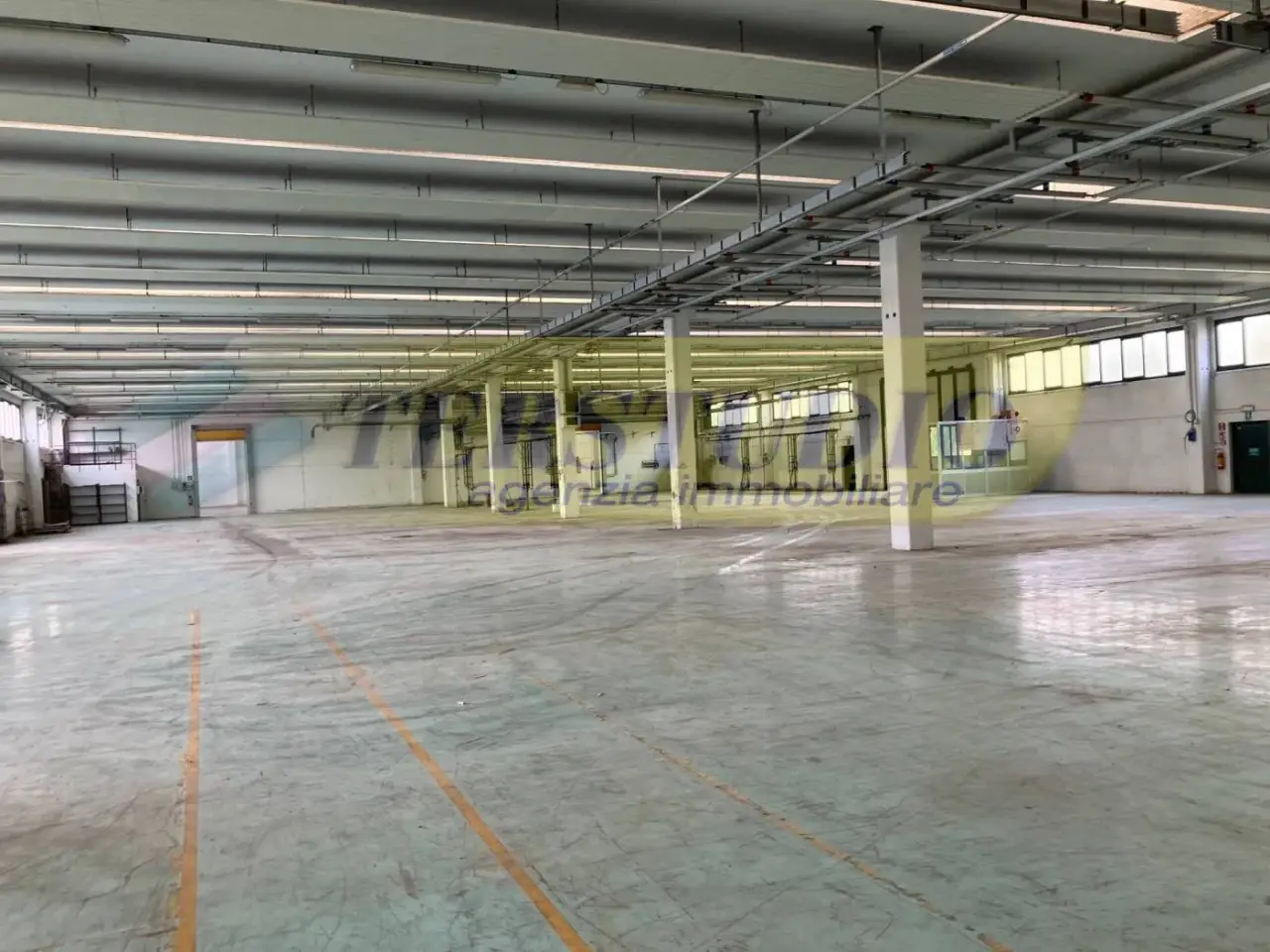 Capannone in Via dell'Industria Snc, Mozzo, {3} - Foto 1