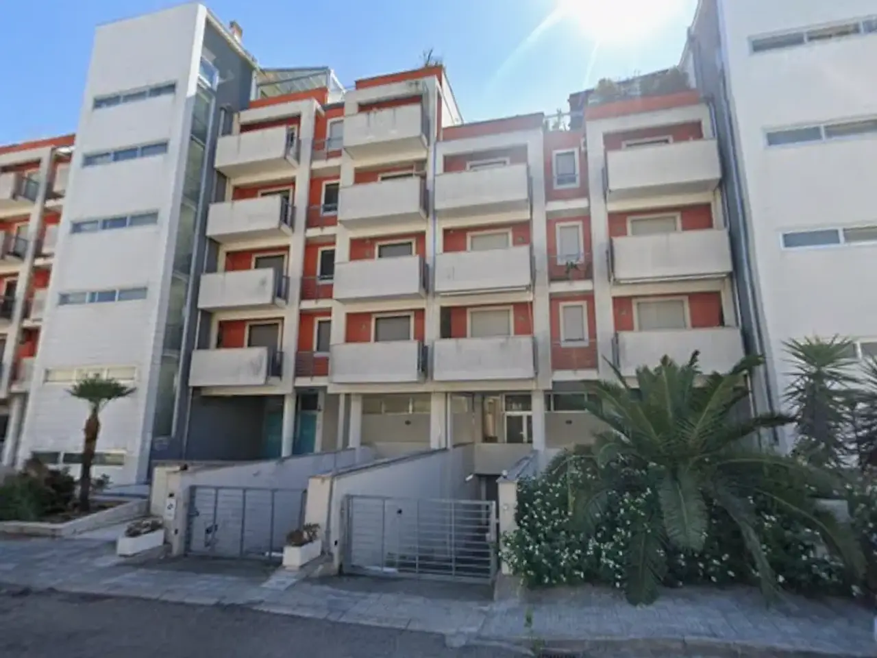 Parcheggio chiuso in Via Gabriele Caiulo 18, Lecce, {3} - Foto 1
