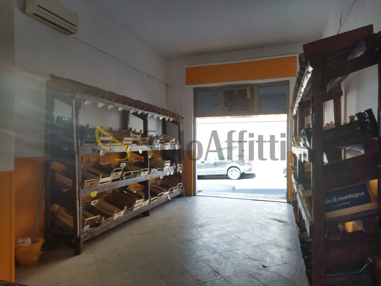 Negozio in Via Madonna delle Lacrime 9, San Giovanni La Punta, {3} - Foto 2