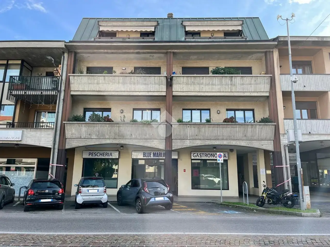 Negozio in Via Piave 72, Azzate, {3} - Foto 1