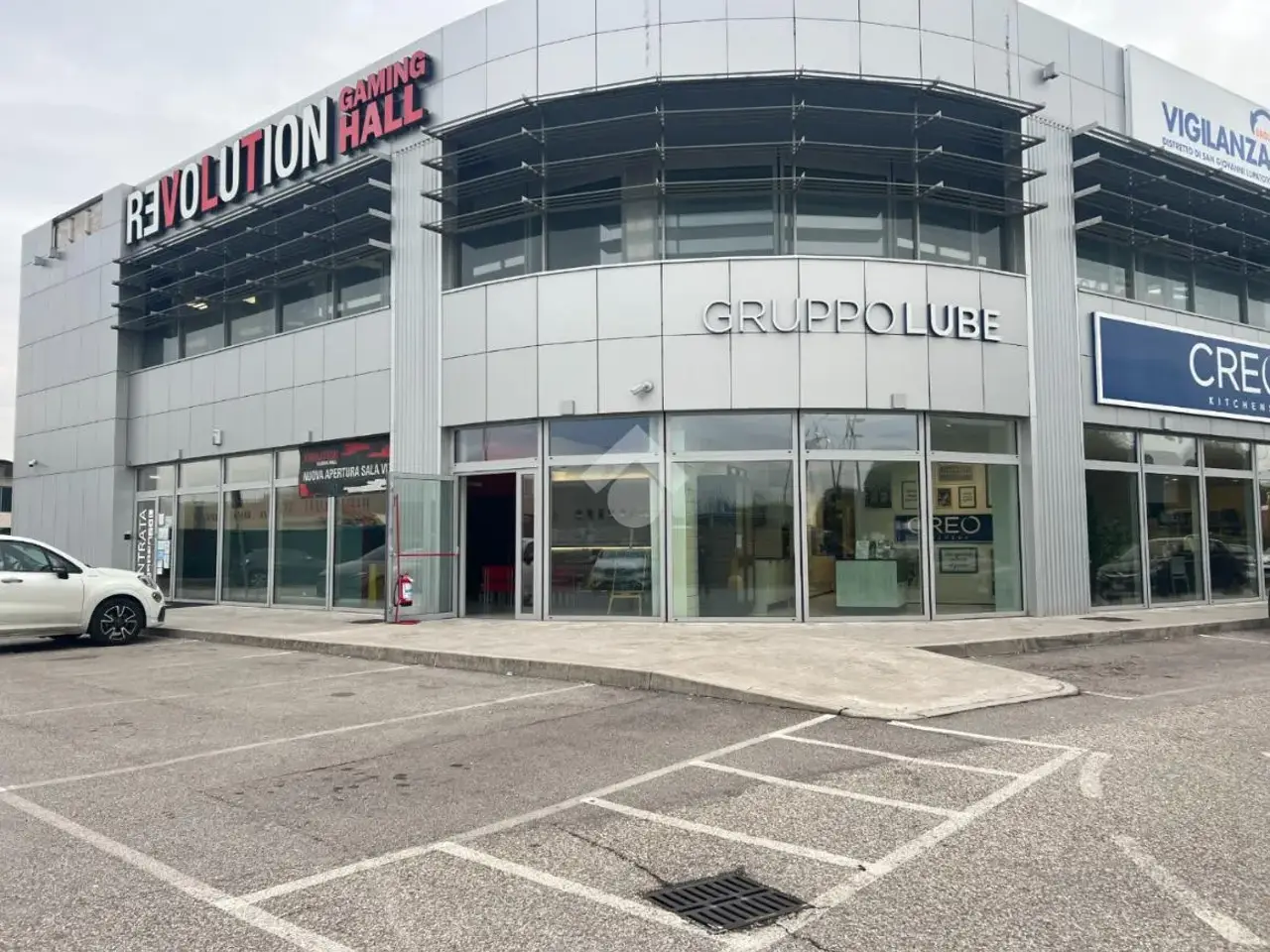 Negozio in Via Cà Nova Zampieri 28, San Giovanni Lupatoto, {3} - Foto 1