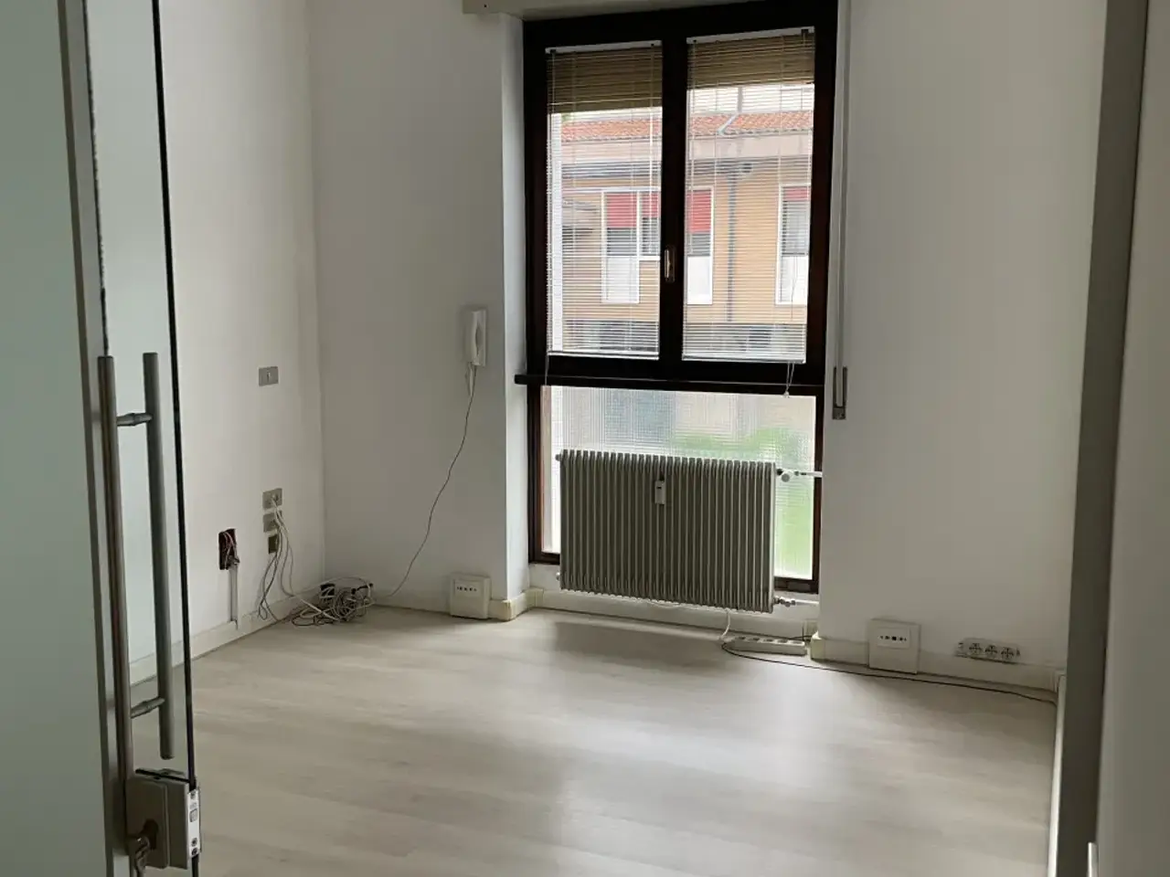 Ufficio in Viale della Vittoria N. 214, Vittorio Veneto, {3} - Foto 1