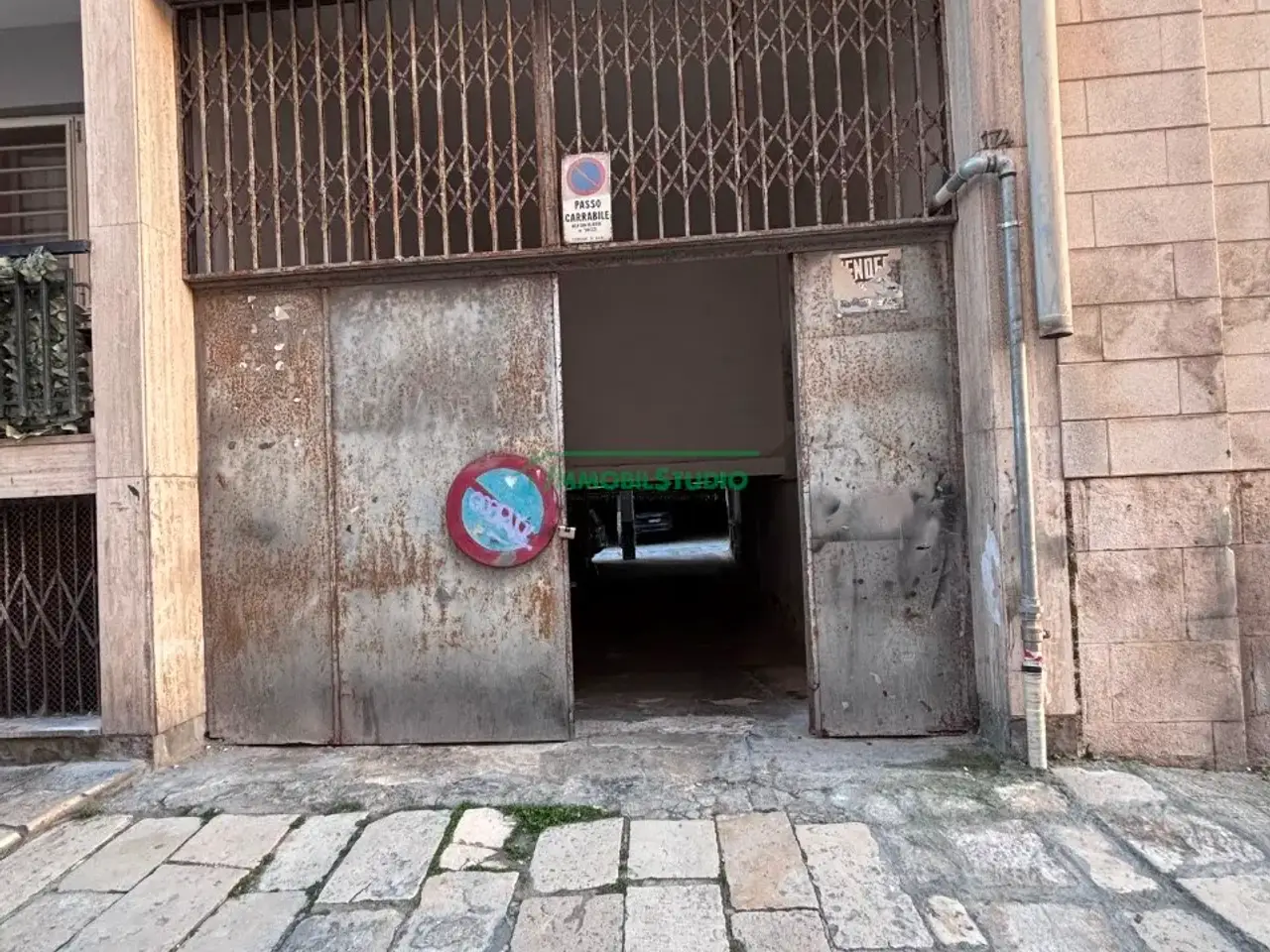 Garage in , Bari, {3} - Foto 1