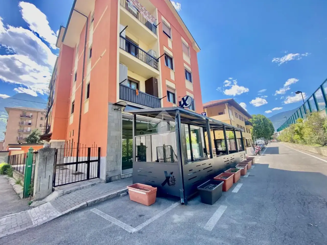 Negozio in Via Valli Valdostane 23, Aosta, {3} - Foto 2