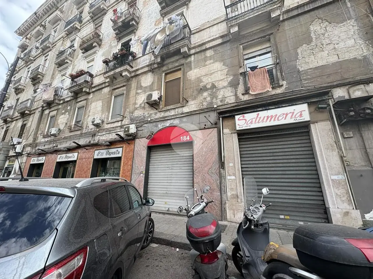 Negozio in Via Nuova Poggioreale 184, Napoli, {3} - Foto 2