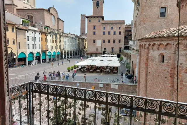 Casa indipendente in Piazza delle Erbe, Mantova - Foto 1