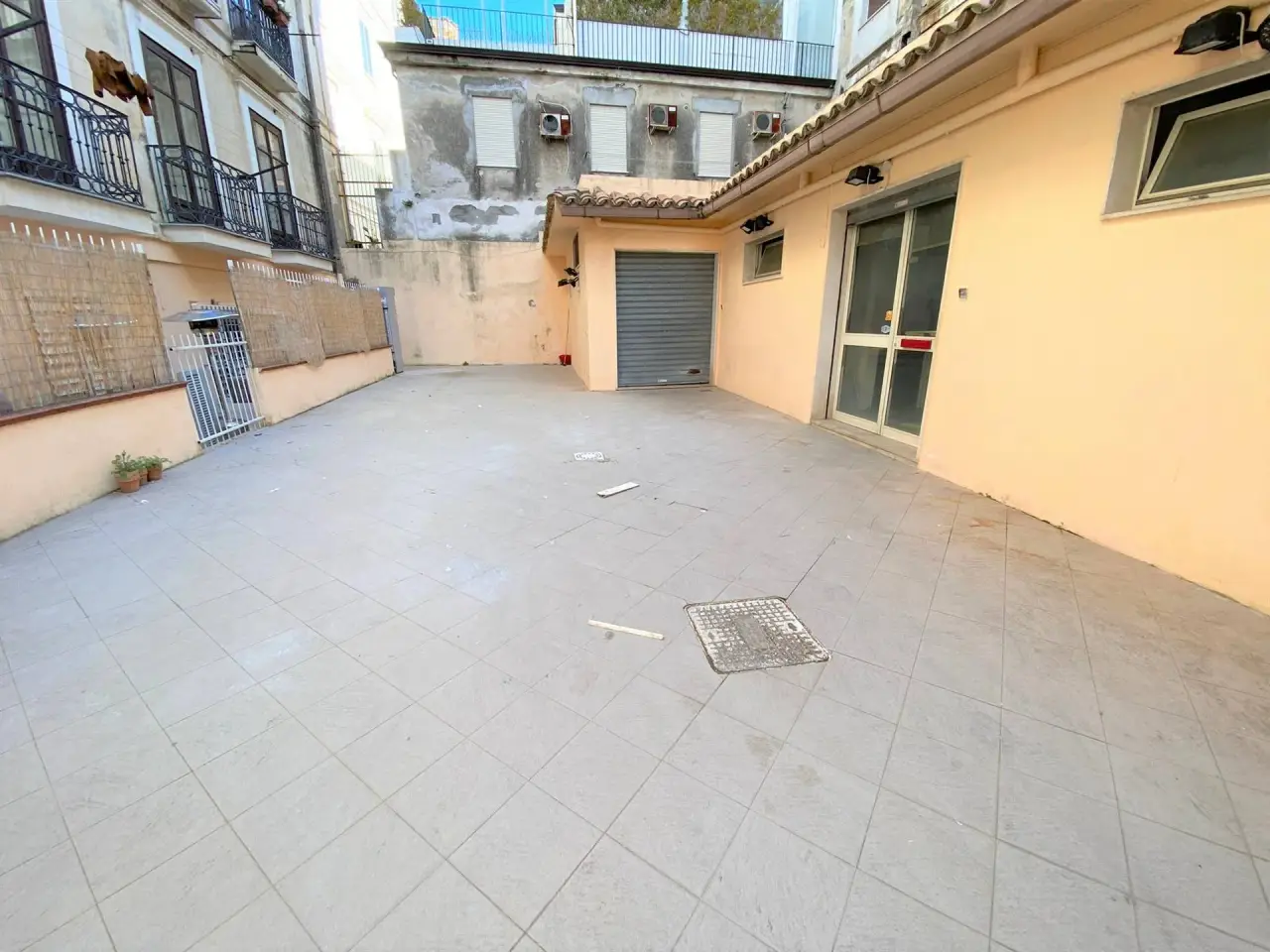 Locale commerciale in , Catanzaro, {3} - Foto 1
