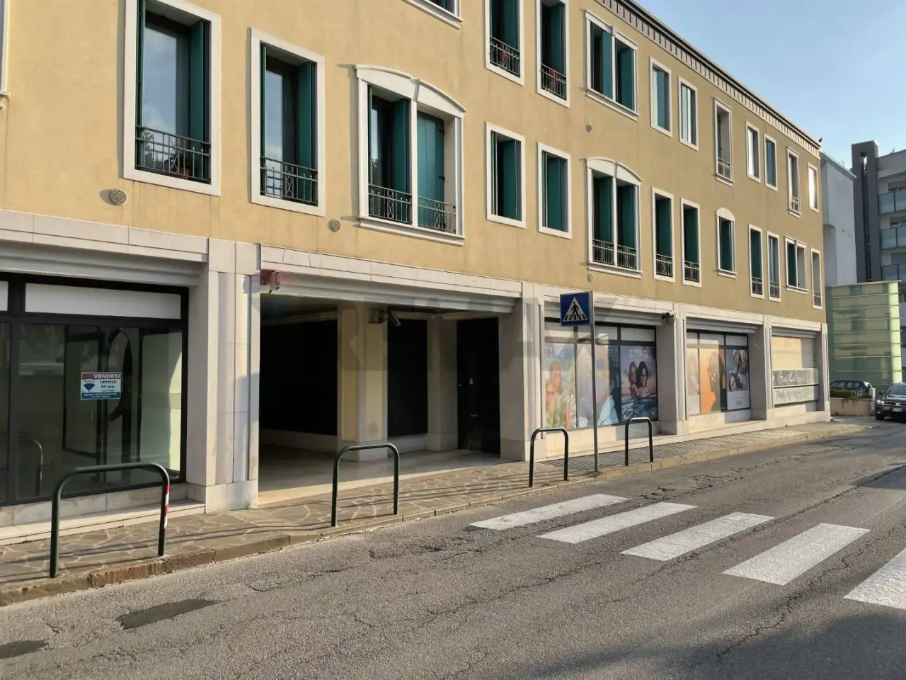 Negozio in Via Cavour Snc, Belluno, {3} - Foto 2