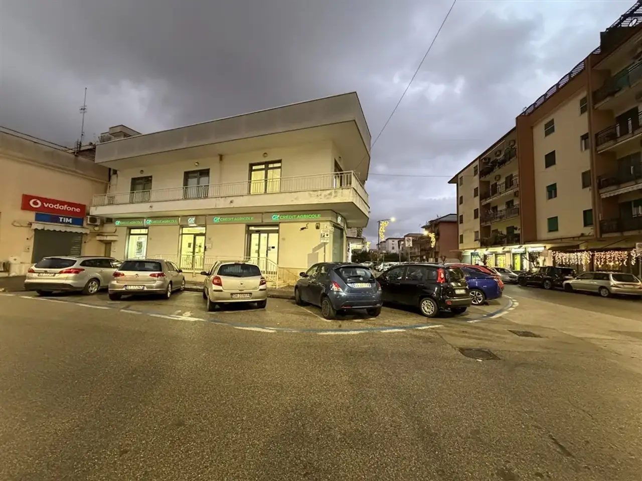 Palazzina commerciale in Piazza Sant'Agnese 20, Pomigliano D'Arco, {3} - Foto 2