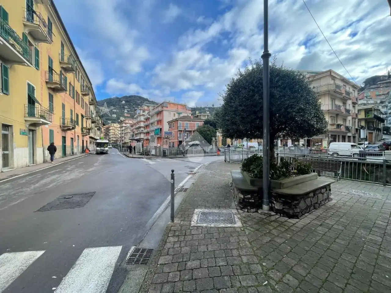 Negozio in Via Fratelli Betti, Rapallo, {3} - Foto 2