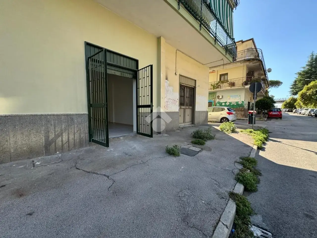 Negozio in Via Siepe Nuova 104, Frattamaggiore, {3} - Foto 1