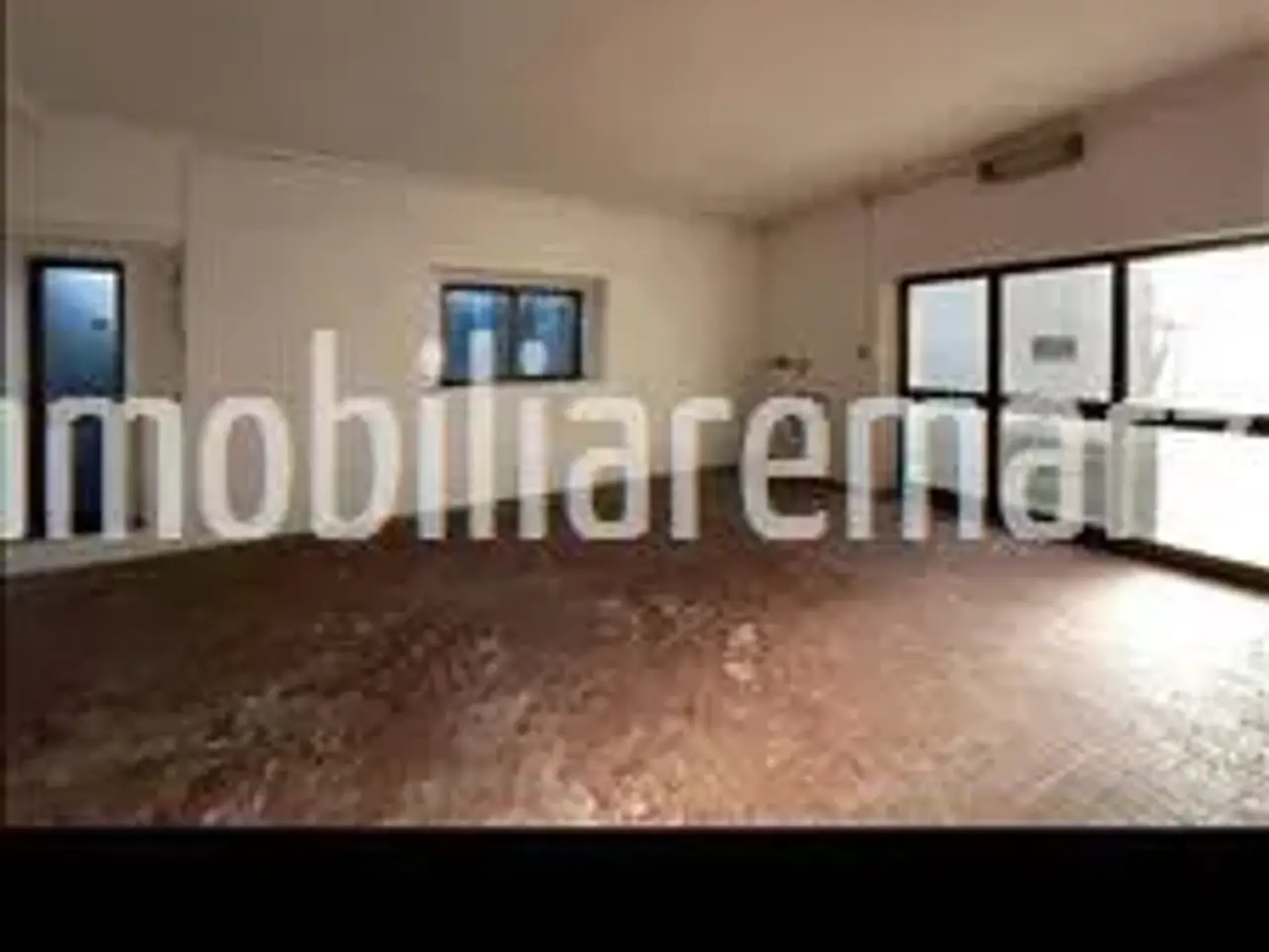 Locale commerciale in Viale Telamonio 1, Grosseto, {3} - Foto 1