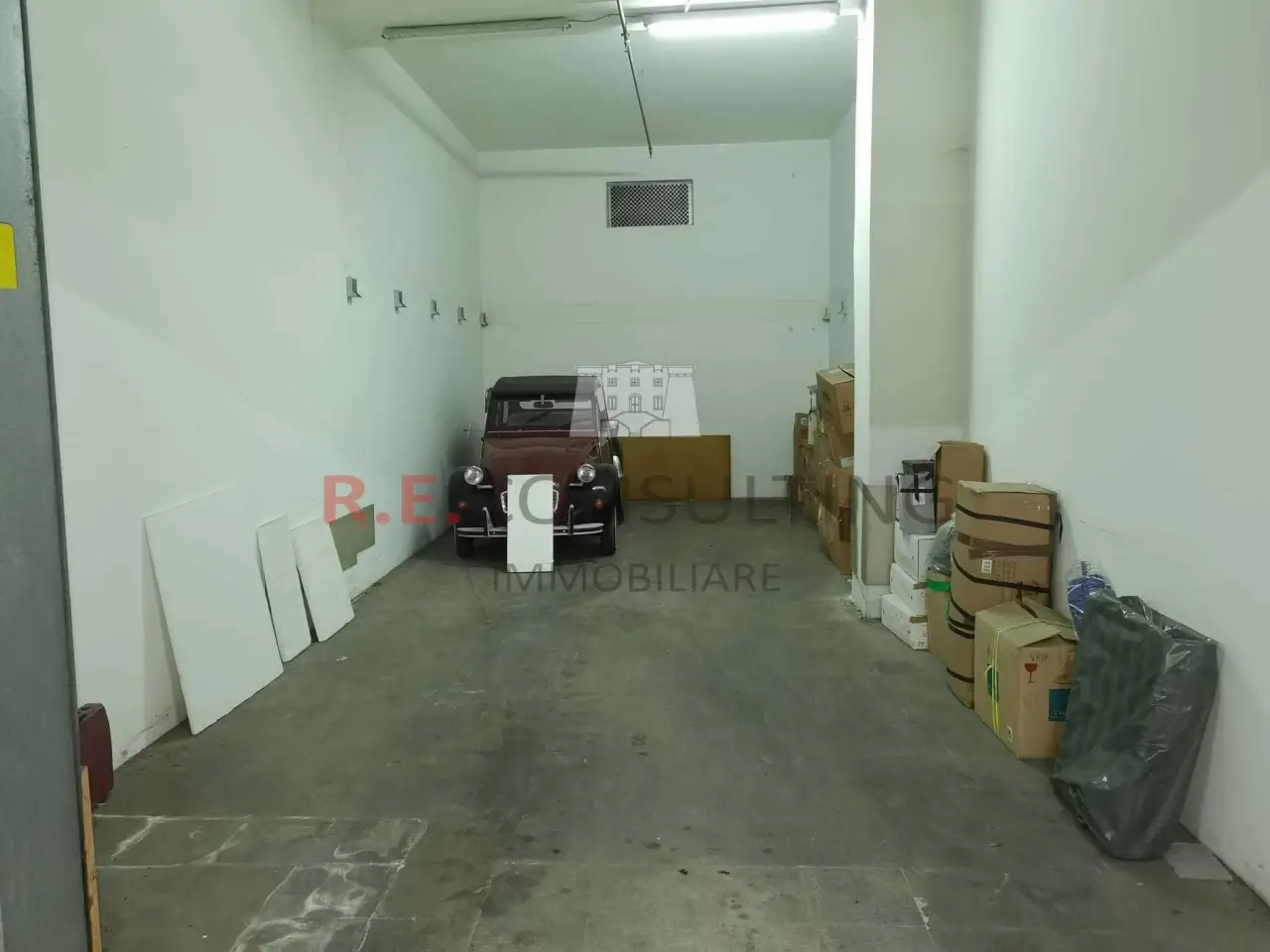 Parcheggio chiuso in Viale della Stazione 10, Martina Franca, {3} - Foto 2