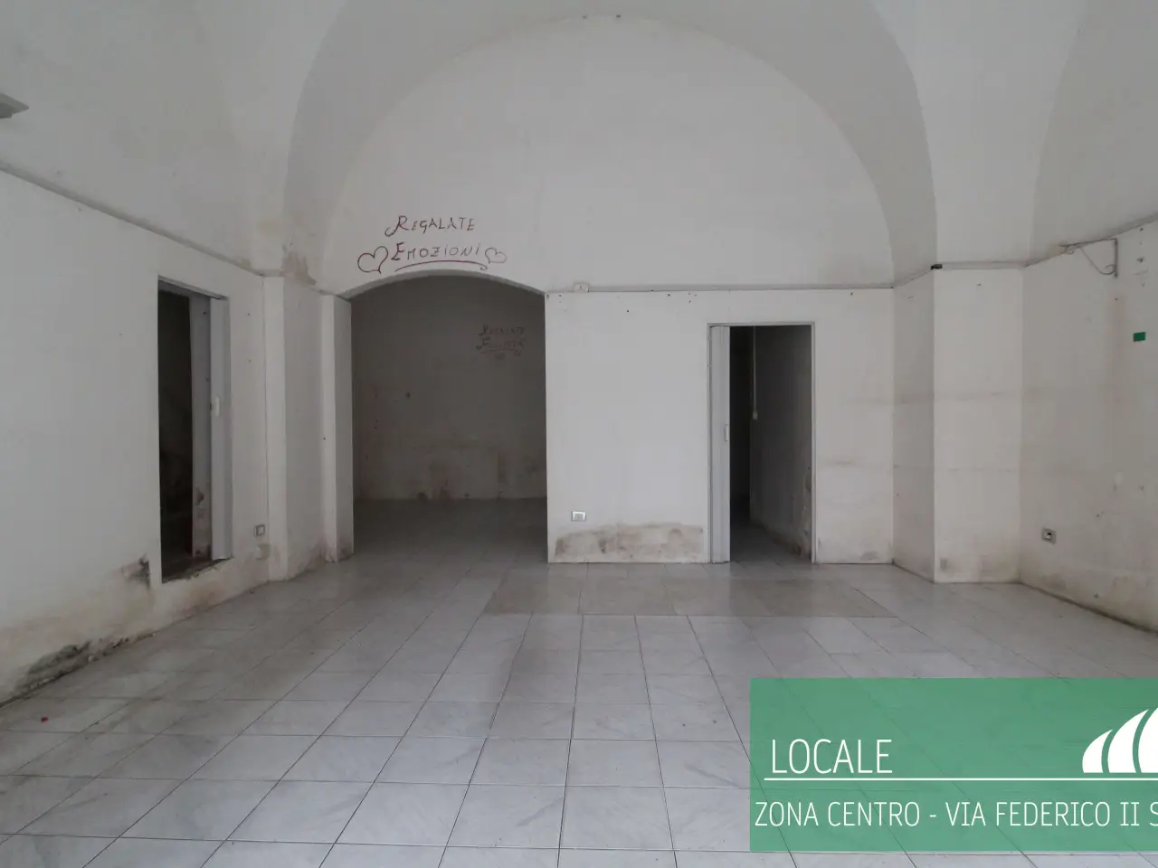 Palazzina commerciale in Via Federico II Svevo 42, Mesagne, {3} - Foto 2