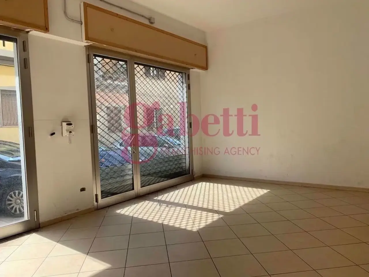 Negozio in Via Garibaldi Sn, Quartu Sant'Elena, {3} - Foto 1
