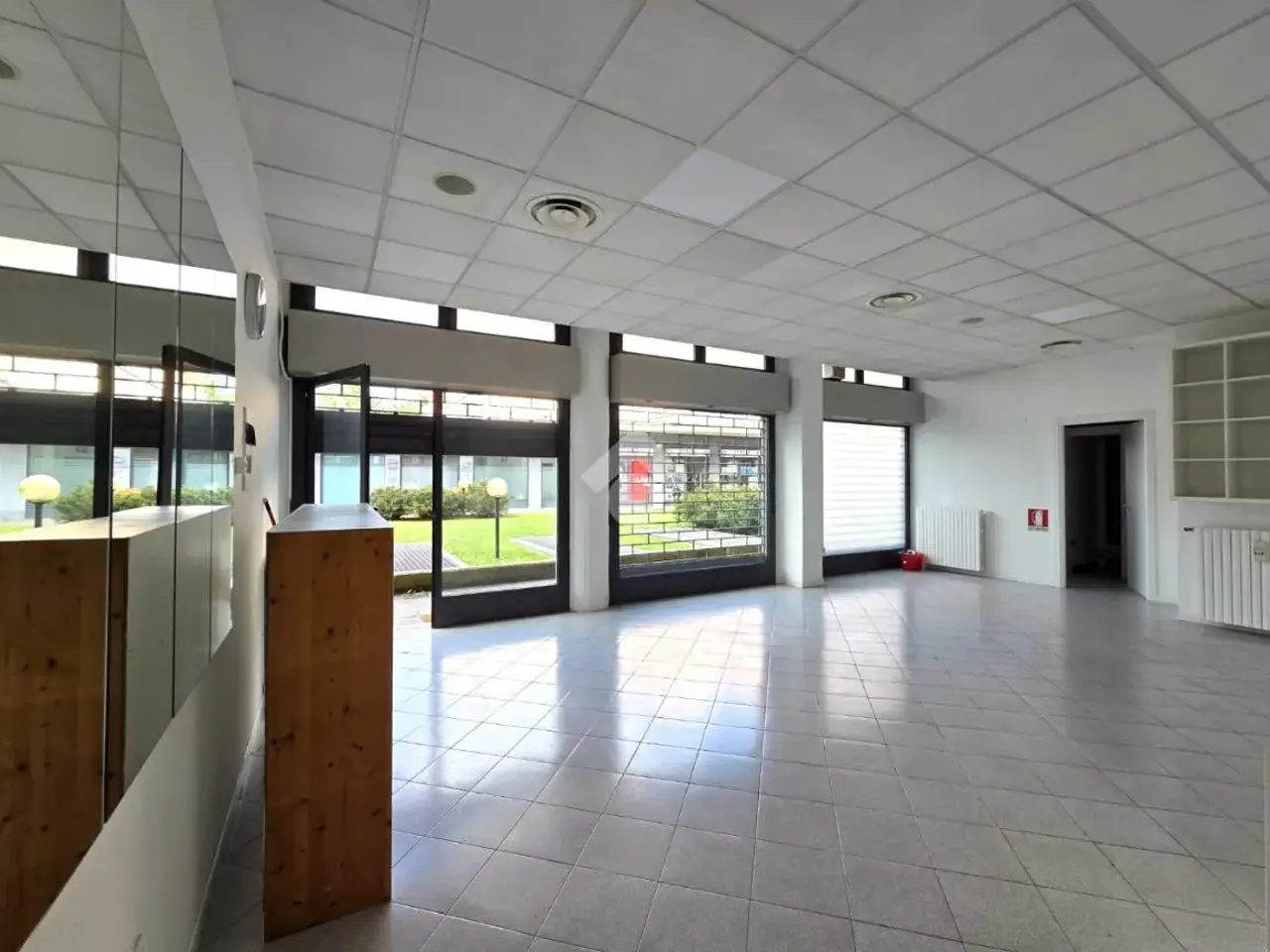 Negozio in Via Vittorio Gasparini, Bergamo, {3} - Foto 2