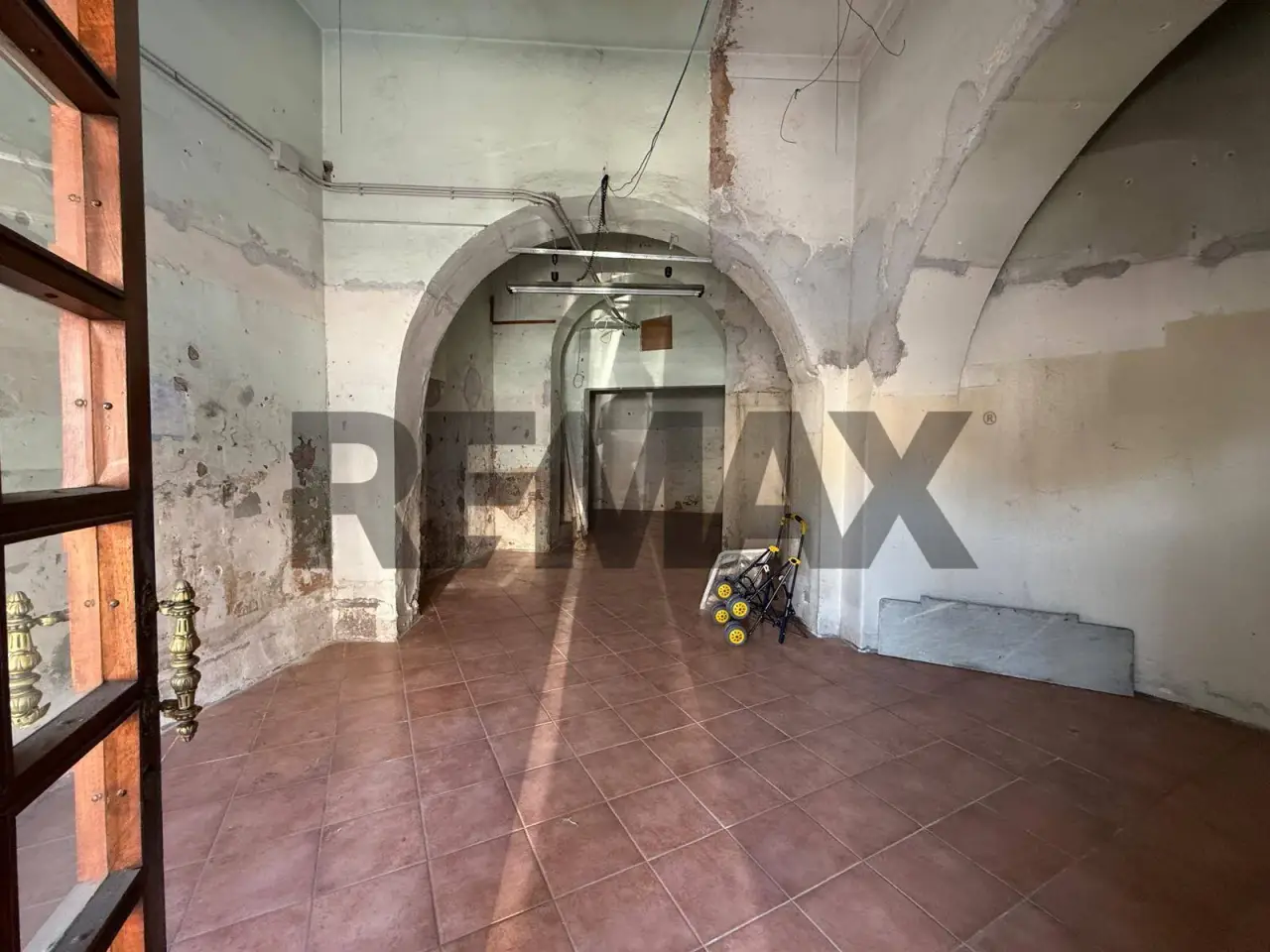 Negozio in Piazza Regina Margherita 22, San Gregorio Di Catania, {3} - Foto 2
