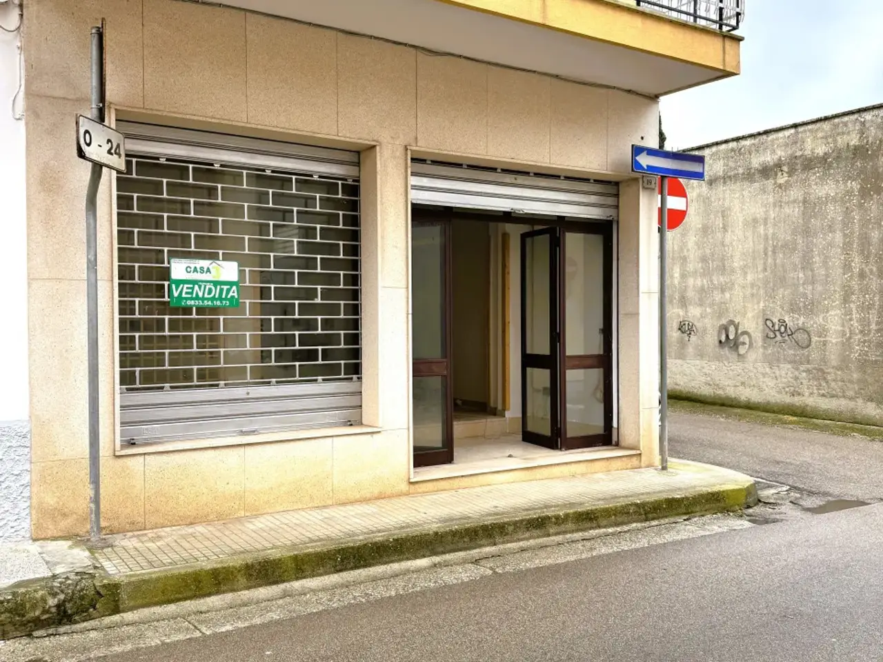 Esercizio commerciale in , Tricase, {3} - Foto 1