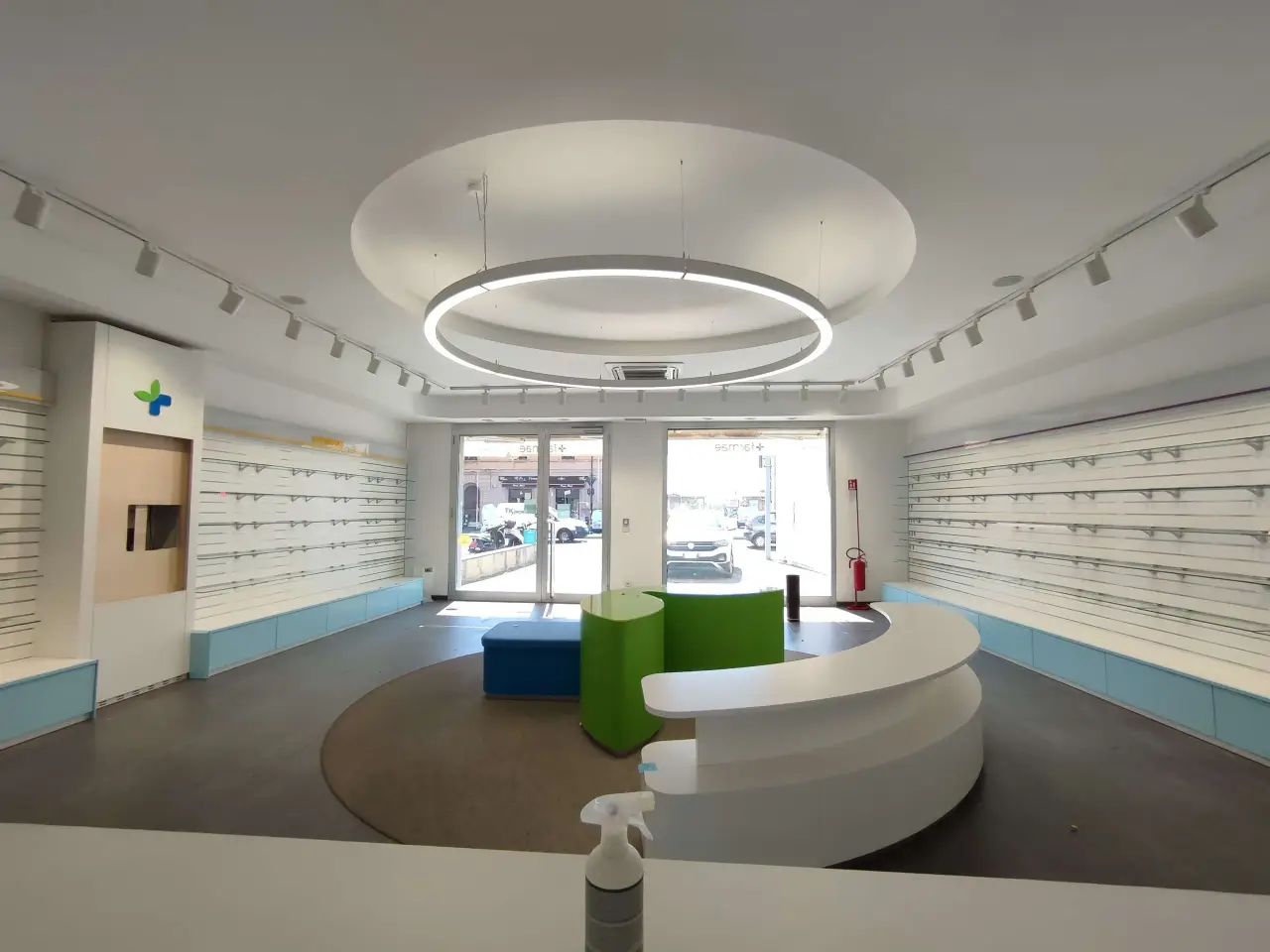 Negozio in Ippolito Nievo 160, Livorno, {3} - Foto 1