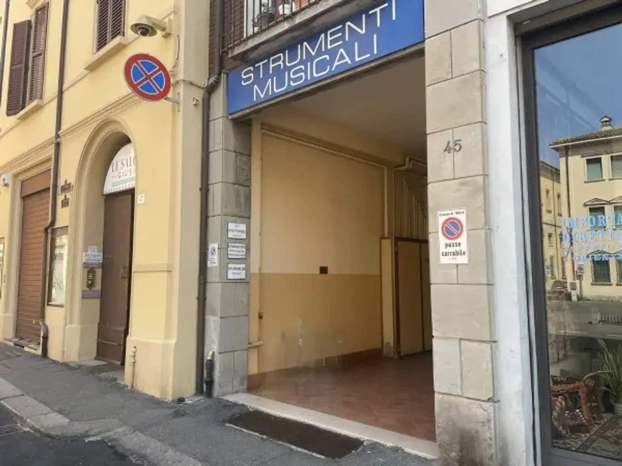 Negozio in Via Emilia 45, Imola, {3} - Foto 1