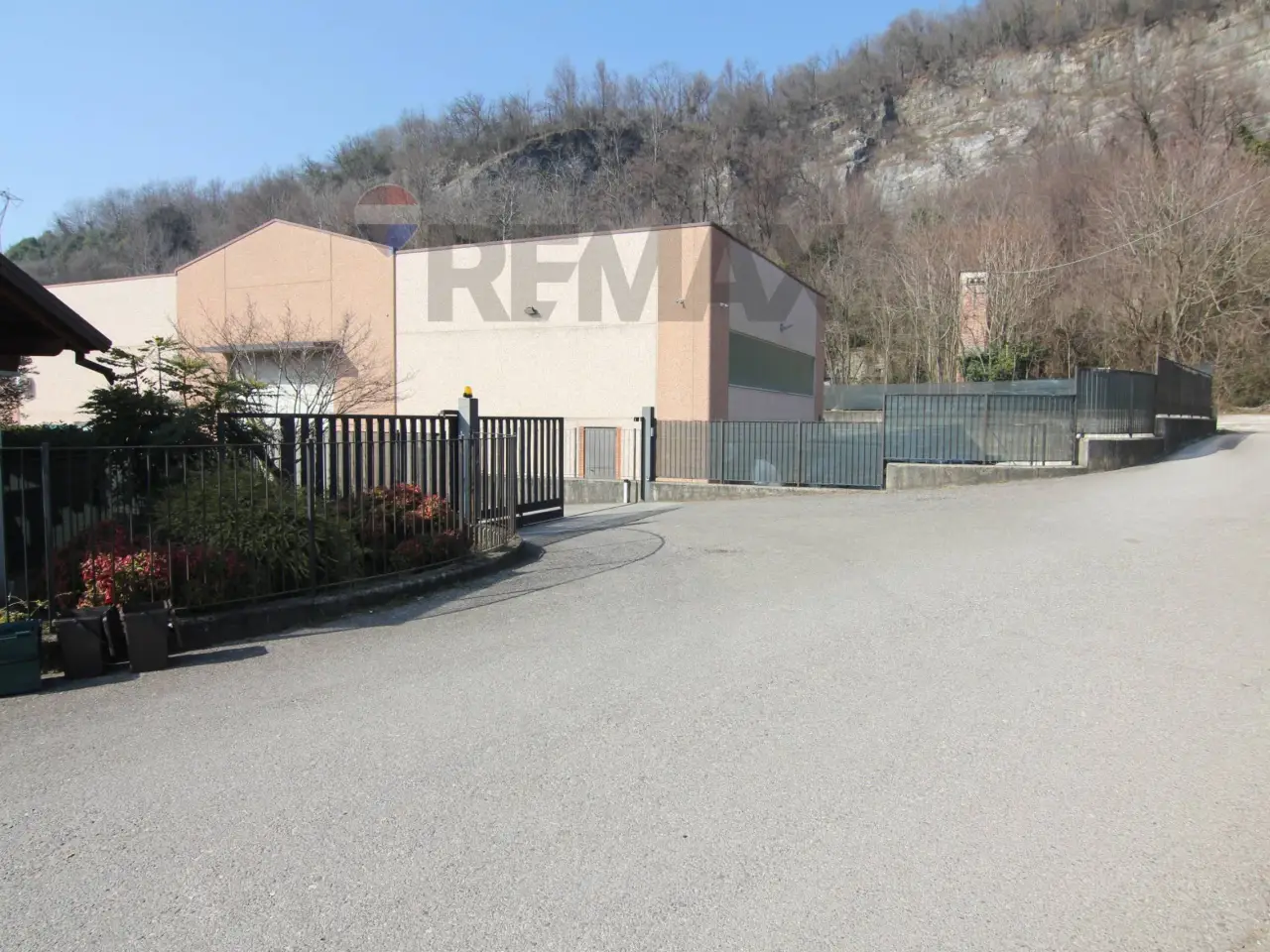 Capannone in Via S. Michele Arcangelo 43, Arcisate, {3} - Foto 2