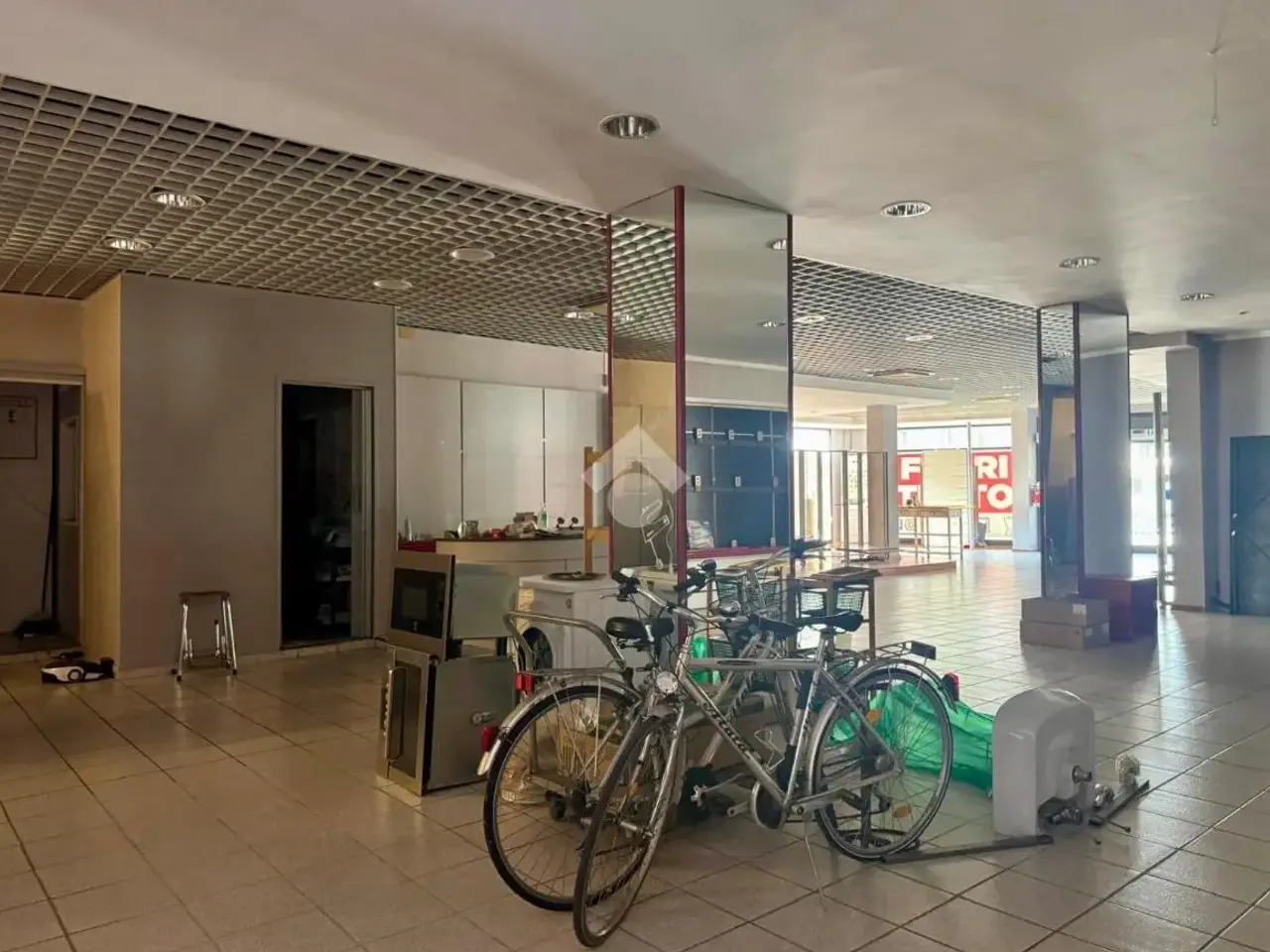 Negozio in Via Madonnina 32, Villafranca Di Verona, {3} - Foto 2