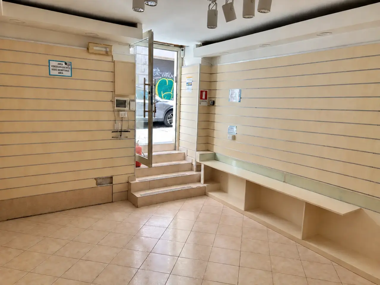Negozio in Via S. Antonio all'Esquilino  12, Roma, {3} - Foto 1