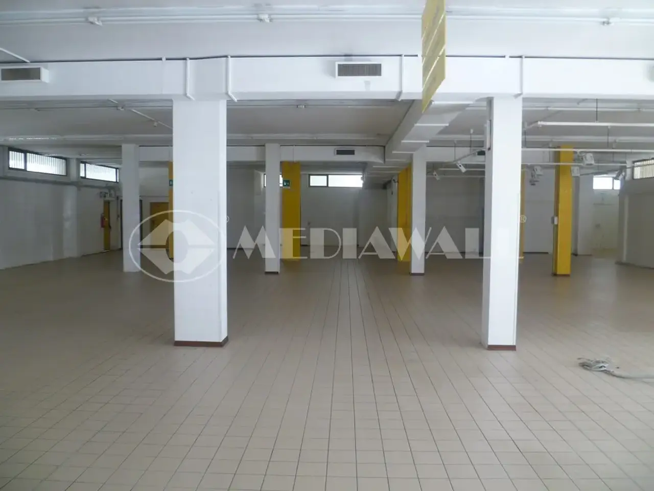 Palazzina commerciale in , Pordenone, {3} - Foto 1