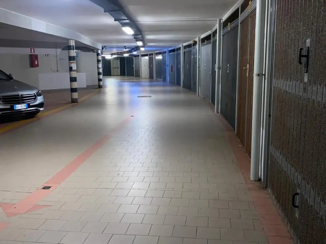 Parcheggio chiuso in , Genova, {3} - Foto 1