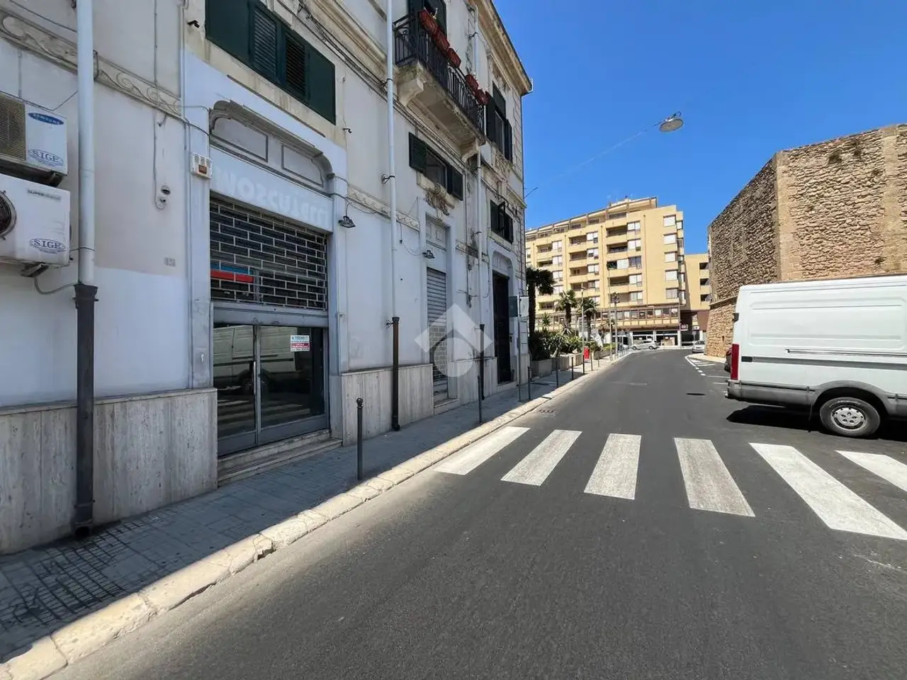 Negozio in Via Bastioni San Giorgio 13, Brindisi, {3} - Foto 1