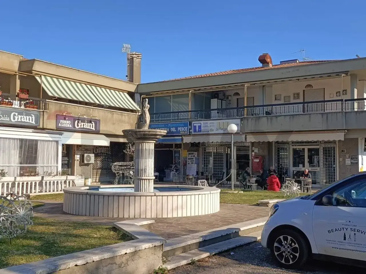Esercizio commerciale in Via Valle Schioia 144, Anzio, {3} - Foto 2