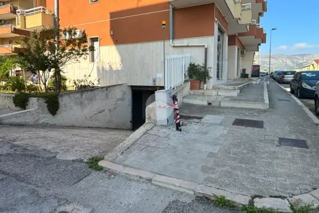 Boxen in Via Pietro Nenni, Manfredonia - Foto 1