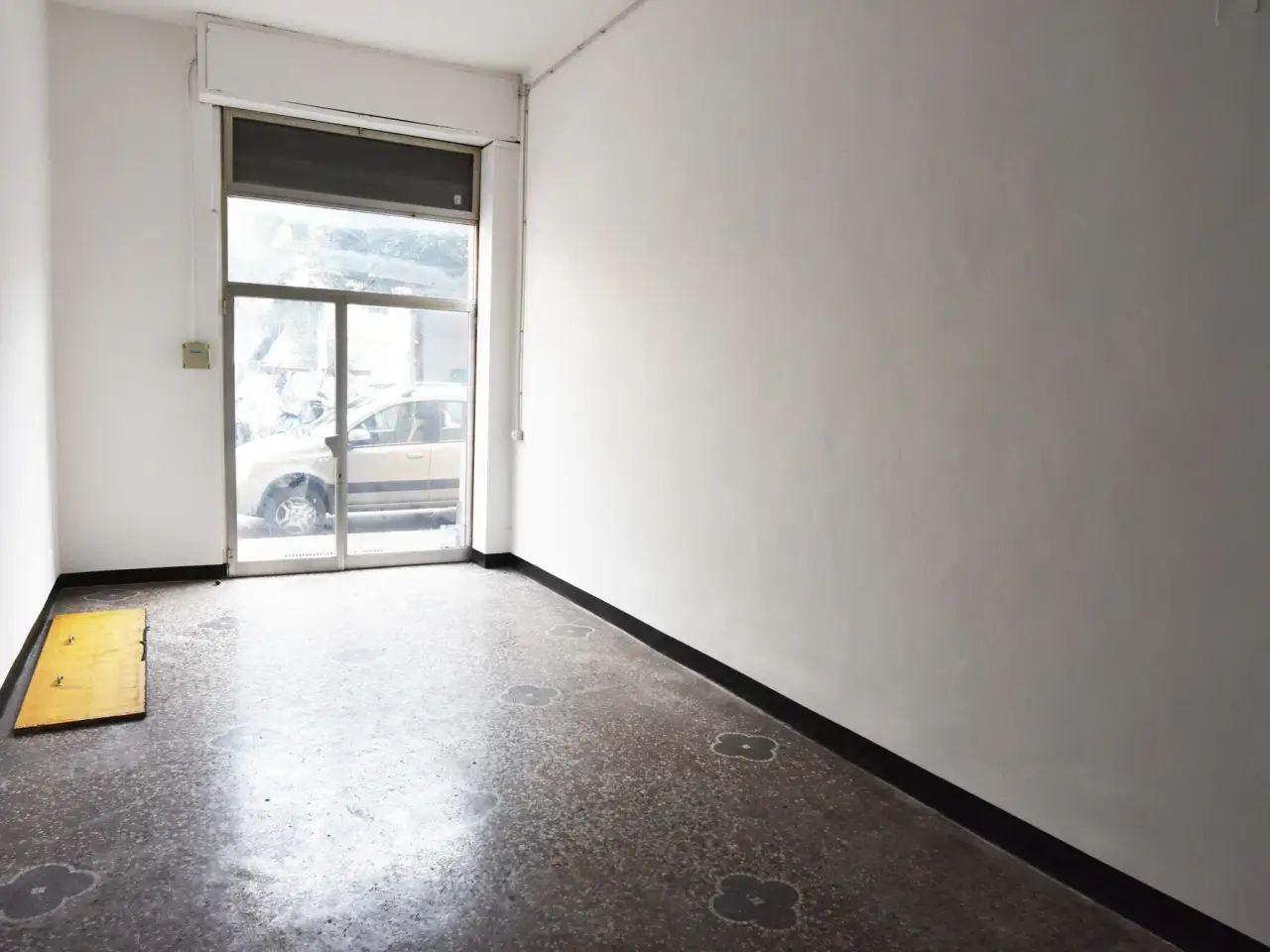 Negozio in Via Archimede, Genova, {3} - Foto 2