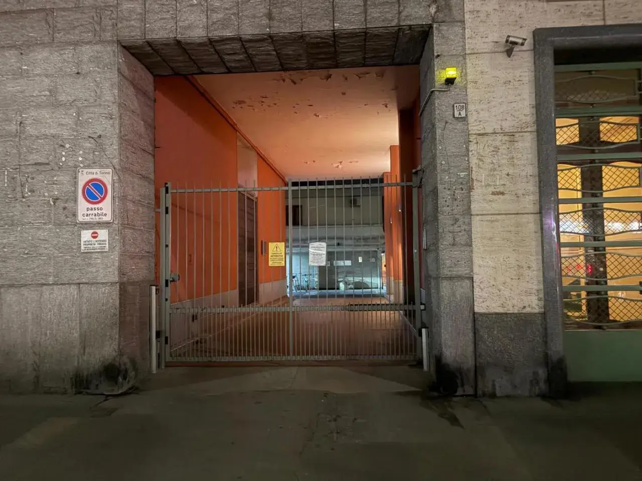 Parcheggio chiuso in Via Filadelfia 108, Torino, {3} - Foto 2