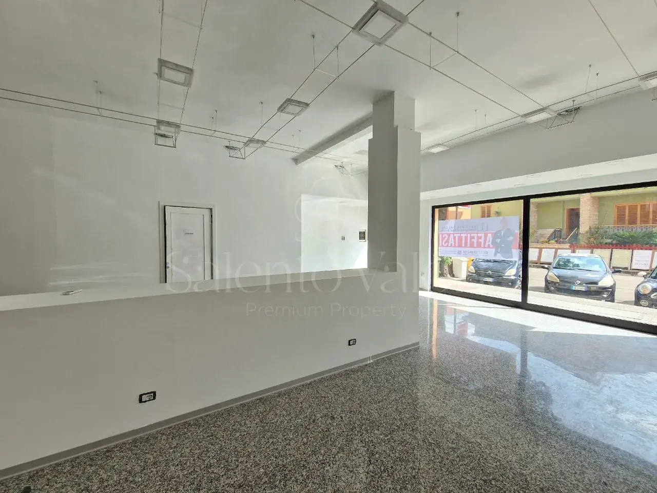 Esercizio commerciale in Via Provinciale Matino, Parabita, {3} - Foto 1